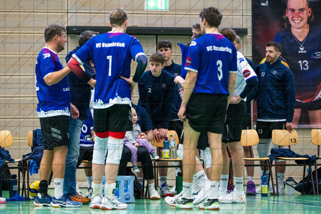 Oberliga 1 Männer 25/26 | VC Osnabrück I vs. VSG Ammerland II | 29.11.25: Oberliga 1 Männer 25/26 | VC Osnabrück I vs. VSG Ammerland II / Osnabrück / Deutschland  //   CREDIT:www.bullenfotos.de, Martin König, Hörner Weg 40, D-49078 Osnabrück, +4917663732967 // Nutzung und Weitergabe nur zu den vereinbarten Zwecken. Presseanfragen an Ersteller. Alle Rechte beim Ersteller. Honorierung nach MFM. - Realisiert mit Pictrs.com