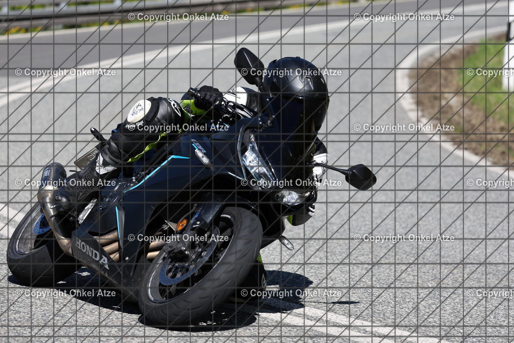 IMG_8364 | Fotograf am Kyffhäuser. Onkel Atze. Kyffhäuser Rennstrecke. Café36. Motorsportfotografie. - Realisiert mit Pictrs.com