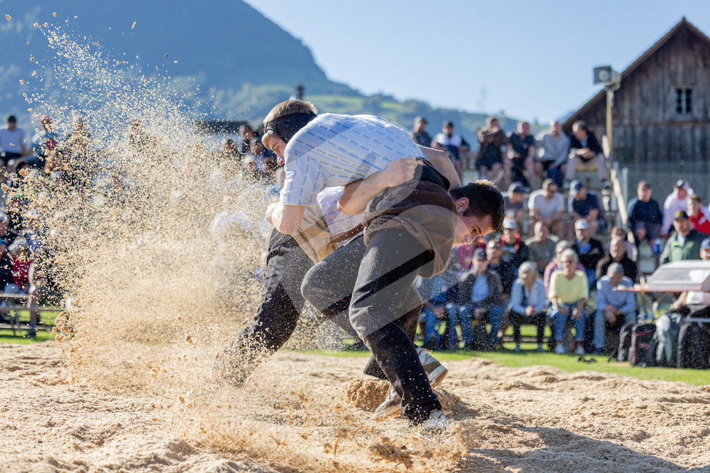 HSiebnen2026_2G_00045 | Die Schwinger des Schwyzer Kantonalen Schwingerverbandes: Fotos, die Dynamik und Leidenschaft festhalten, sowie emotionale Momente aus dem traditionellen Schwingsport zeigen. - Realisiert mit Pictrs.com