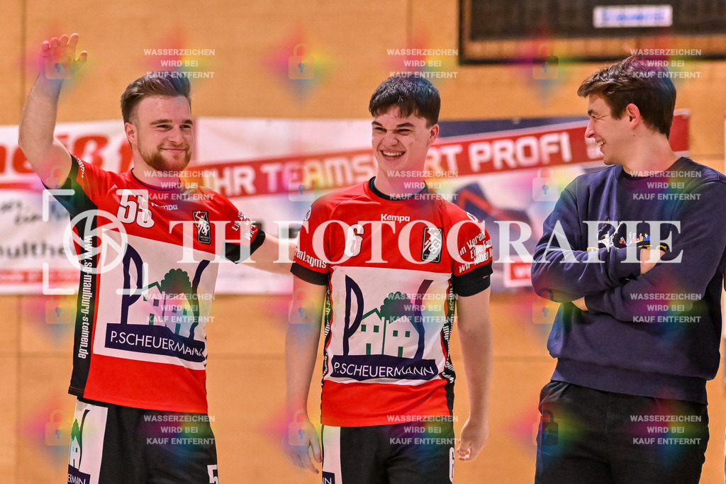 GER, SG Maulburg/Steinen - SG Walkirch/Denzlingen, Handball, Landesliga, 25. Spieltag, Saison 2023/2024, 27.04.2024 | Sean Hes (SG Maulburg/Steinen, #55), Paul Fuechsel (SG Maulburg/Steinen, #06), Finn Nasdala (SG Maulburg/Steinen, #21)

GER, SG Maulburg/Steinen - SG Walkirch/Denzlingen, Handball, Landesliga, 25. Spieltag, Saison 2023/2024, 27.04.2024

Foto: TH Fotografie/Thomas Hess