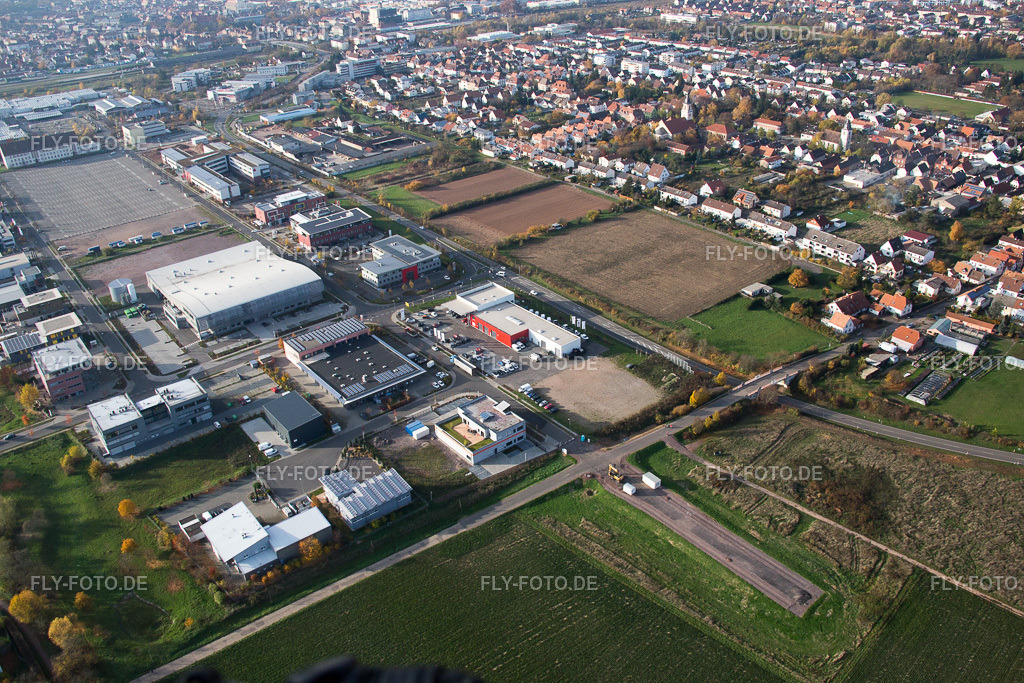 Ortsansicht | Luftbild: Ortsansicht im Ortsteil Queichheim in Landau im Bundesland Rheinland-Pfalz in Deutschland. Foto: IMG_085095.jpg vom 08.11.2015 durch Werner Riehm/FLY-FOTO.de - Realisiert mit Pictrs.com
