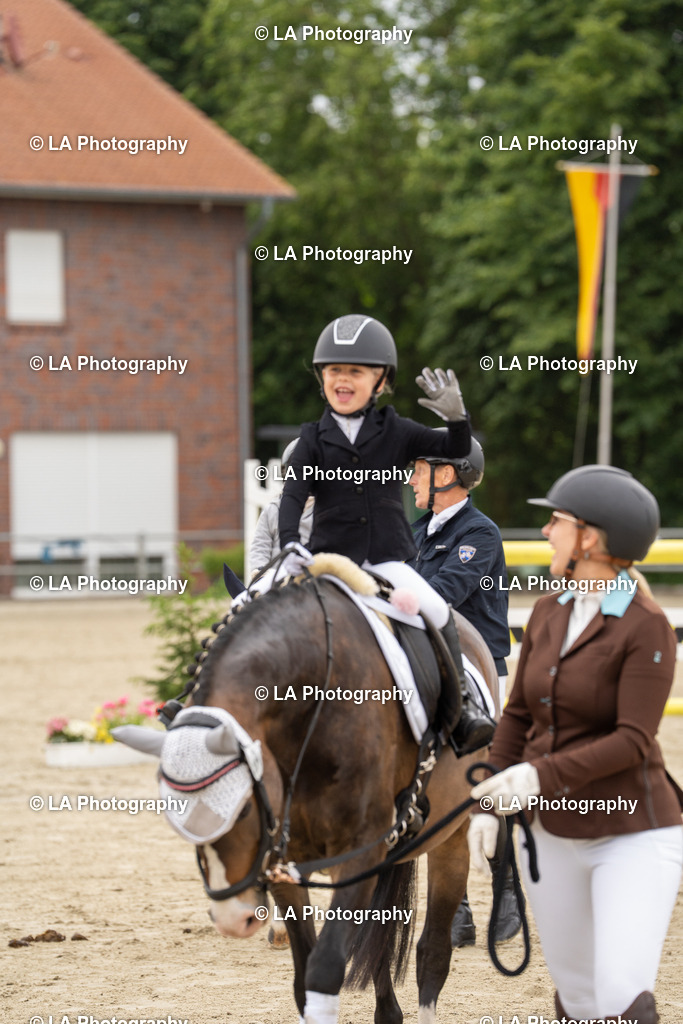 DSC08008 | Entdecke einzigartige Turnierfotos und persönliche Pferde- und Hundeportraits bei LA Photography. Für jeden Reiter und Pferd das perfekte Bild! Stöbere jetzt! - Realisiert mit Pictrs.com