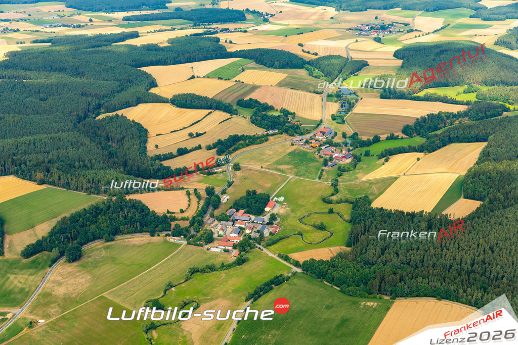 Die Luftaufnahme Meisthof - Luhe-Wildenau wurde 2022 vom Flugzeug aus (keine Drohne) erstellt. Hohe Auflösung -für große Poster und Wandbilder geeignet - Garantiert!