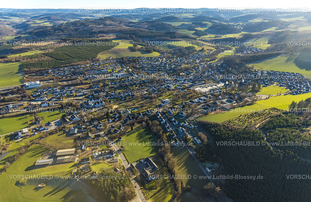 Eslohe230205071 | Luftbild, Ortsansicht Eslohe, Kurpark, Hügellandschaft, Eslohe, Sauerland, Nordrhein-Westfalen, Deutschland