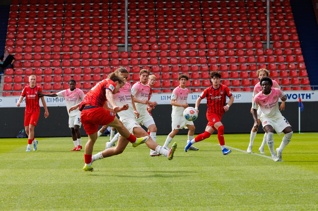 20260503-U19_FCH-LEV_028 | 1.FC Heidenheim 1846 vs. Bayer 04 Leverkusen, Fußball, U19, A-Junioren, NWL, U19-DFB-Nachwuchsliga, 2025/2026, Achtelfinale, 03.05.2026 in Heidenheim, Voith Arena(Foto: Michael Bulling) - Realisiert mit Pictrs.com