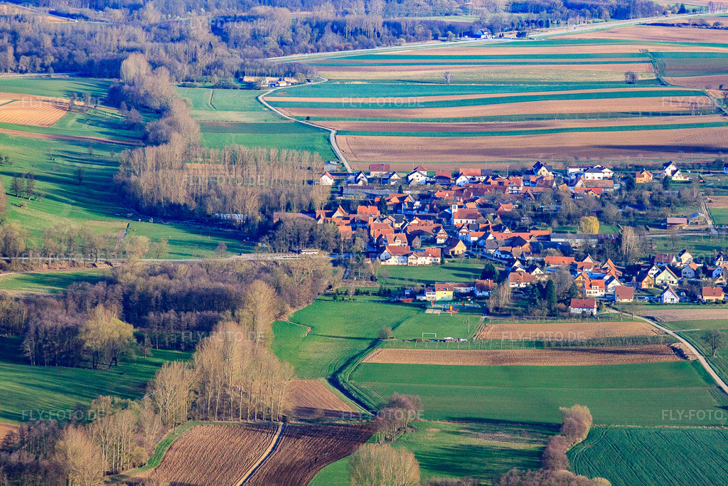 Luftbild: Ortsansicht von Osten in Steinseltz im Bundesland Bas-Rhin in Frankreich.Foto: IMG_38777.jpg vom 20.03.2011 durch Werner Riehm/FLY-FOTO.deAuflösung des Originals: 4752 x 3168 px