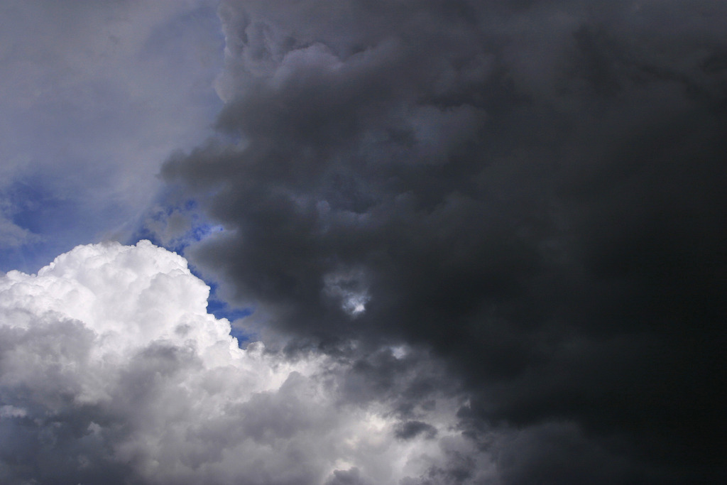 WolkenWort 55_Void | Wolkenwort # 55
The Void, Das Nichts, Himmel ueber Ebersweier, Deutschland
Fotoausstellung WOLKENWORTE, Oberbank Salzburg, Alter Markt 4, 30.5.-30.6.2006. Eine veranstaltung der Europagesellschaft, Salzburg