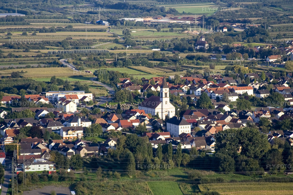 Luftbild: Dorfansicht im Ortsteil Urloffen in Appenweier im Bundesland Baden-Württemberg in Deutschland. Foto: IMG_8175.jpg vom 15.09.2007 durch Werner Riehm/FLY-FOTO.de
