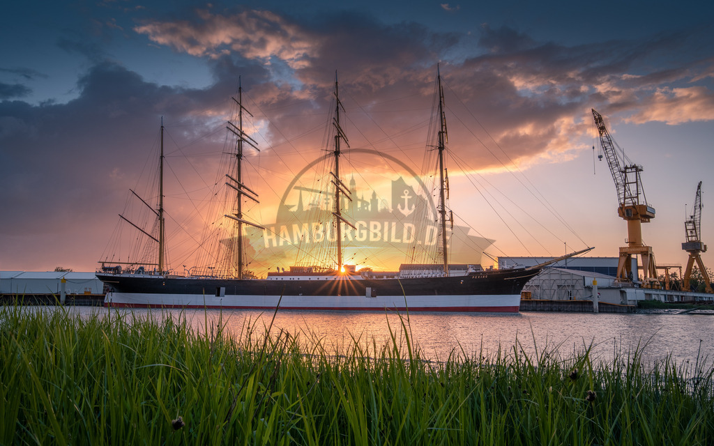 Peking_Sunset_Maritime Motive | Exklusive Hamburg collagen, tolle Segelbilder und viele weitere tolle Motive auf Leinwand, Poster, Alu-Dibond, u.v.m. findet Ihr bei uns auf hamburgbild.de. Findet Euer Wandbild für Euer Zuhause, Büro oder die  Praxis…. - Realisiert mit Pictrs.com
