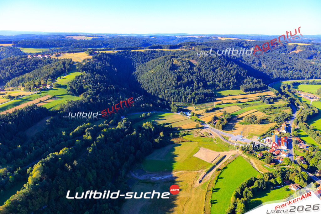 Die Luftaufnahme der Stadt Marktrodach wurde vom UL-Flugzeug heraus erstellt ( keine Drohne )- hohe Auflösung für beste Qualität