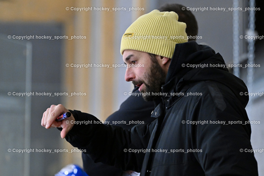 ESV FERLACH vs. ESC SOCCERZONE STEINDORF | Asisstentcoach ESC Steindorf Gasser Daniel, ESV FERLACH vs. ESC SOCCERZONE STEINDORF, ESV FERLACH vs. ESC SOCCERZONE STEINDORF am 22.11.2024 in Ferlach (Eishalle Ferlach ), Austria, (Photo by Bernd Stefan)