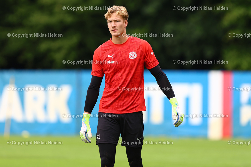 NH_HolsteinKiel_Training_22072025 | #21 Jonas Krumrey (Holstein Kiel)Fußball I Herren I Training I Saison 2025-2026 I Holstein Kiel I 22.07.2025 I Citti-Fußballpark