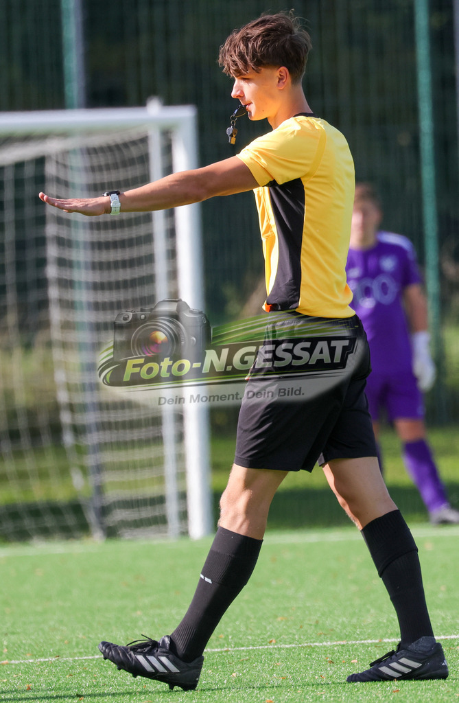 VfL Holsen - TV Elverdissen | Auf dem Bild zu sehen: Schiedsrichter: Jannis Reche VfL Holsen, TV Elverdissen, Saison 26/27, Kreisliga A, Holsen, Deutschland - Realisiert mit Pictrs.com