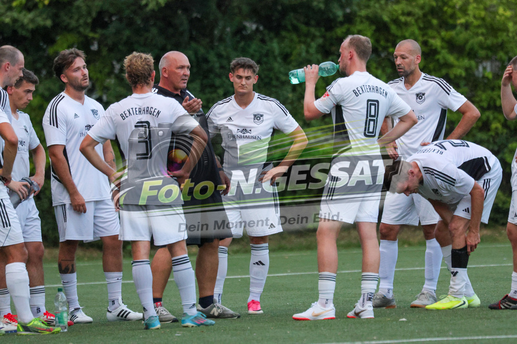 SC Bünde - TuS Bexterhagen | Auf dem Bild zu sehen: grün SC Bünde: ; weiß TuS Bexterhagen:  SC Bünde, TuS Bexterhagen, Saison 26/27, Testspiel, Hunnebrock, Deutschland - Realisiert mit Pictrs.com