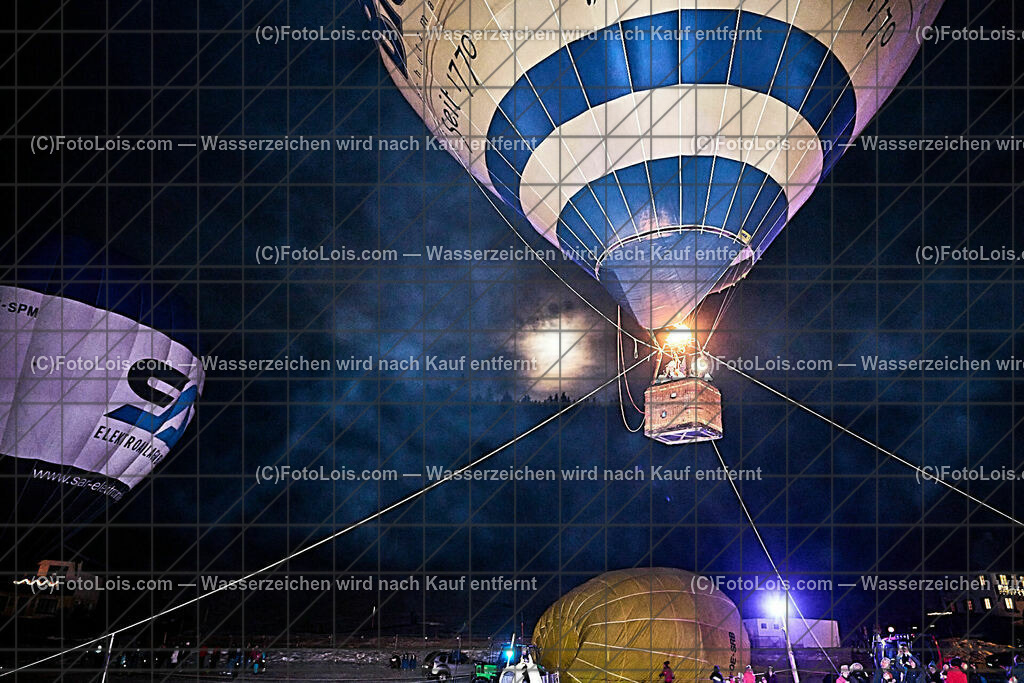 ALP8220_Nacht der Ballone_Fesselballonfahrten | (C)FotoLois.com, Alois Spandl. NACHT DER BALLONE im Weitental vor der Ötscherlift-Talstation, Ballonsportclub Ötscherland & Ötscher Tourismusverband, Do 28. Dez. 2023.