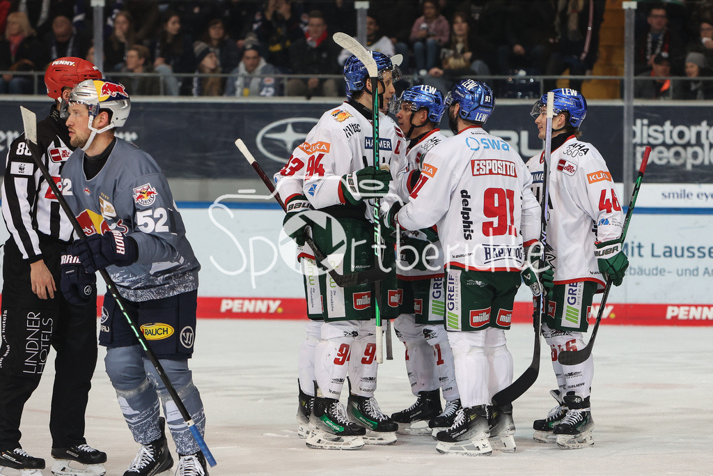 EHC München - Augsburger Panther | Erneut jubeln die Panther / Nach dem Tor zum 1-2 durch Moritz ELIAS (AEV #46) / Treffer / Jubel / Freude / Torschuezte