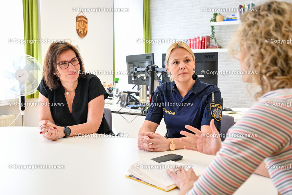 Justizanstalt Linz_ 29.04.2024_-3 | 29.04.2024, Linz, AUT, Justizanstalt, Justizwache, im Bild Iris Hofer (Leitung der Justizanstalt Linz), Alexandra Roth (Major, JA)