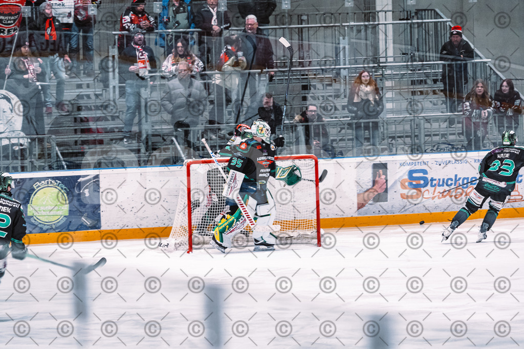 Alligators_vs_Memmingen_05_12_2025-086 | Höchstadt Alligators Fotogalerie: Eishockey-Action aus Franken. Professionelle Spielfotos, Portraits & Stadionbilder zum Download. Jetzt entdecken! - Realisiert mit Pictrs.com