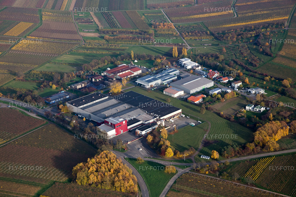 Luftbild: Lagerhauskomplex- Gebäude im Gewerbegebiet Großkelterei Kleine Kalmit in der Pfalz in Ilbesheim bei Landau im Bundesland Rheinland-Pfalz in Deutschland. Foto: IMG_085172.jpg vom 08.11.2015 durch Werner Riehm/FLY-FOTO.de