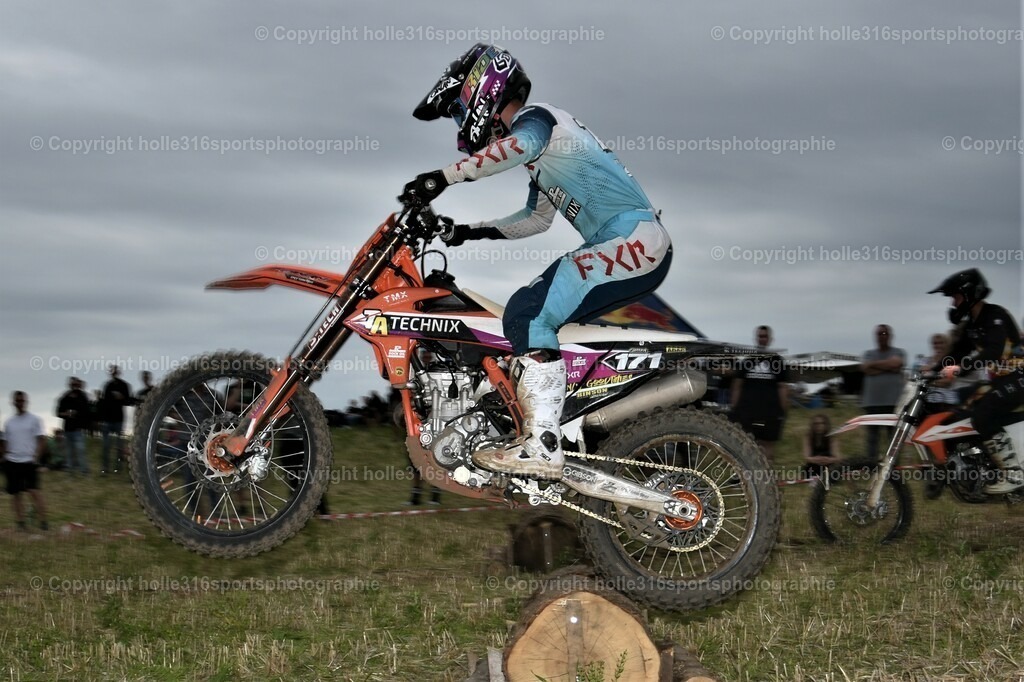 DSC_0229_01 (2) | Sportfotografie , Motorsport, Motoross, Reitsport, Mointainbike, Enduro,
Landschaft , Outdoor, Eventfotografie, Landschaft, Bilder online bestellen - Realisiert mit Pictrs.com