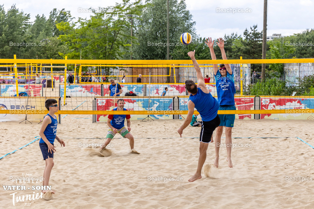 2022-00063031-Vater-Sohn-Turnier-Turnierbilder-2 | 26.05.2022; Berlin Foto: Gerold Rebsch - www.beachpics.de
