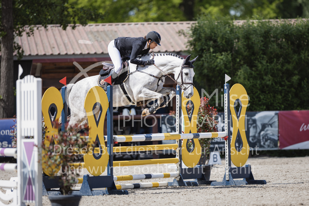 230516_Mühlen_03SprPf-A-328 | Deine schönsten Turniermomente als professionelle Fotos! Entdecke hochwertige Pferdesport-Fotografie im Online-Shop. Jetzt Fotos finden & bestellen!