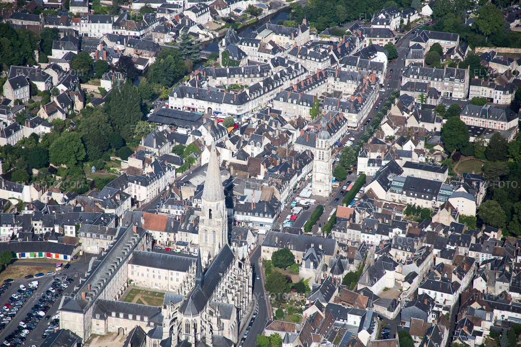 Aerial view: View of the town in Vendôme in the state Loir et Cher, France.Photo: IMG_081075.jpg taken on 06/19/2015 by Werner Riehm/FLY-FOTO.comResolution of the original: 5472 x 3648 px