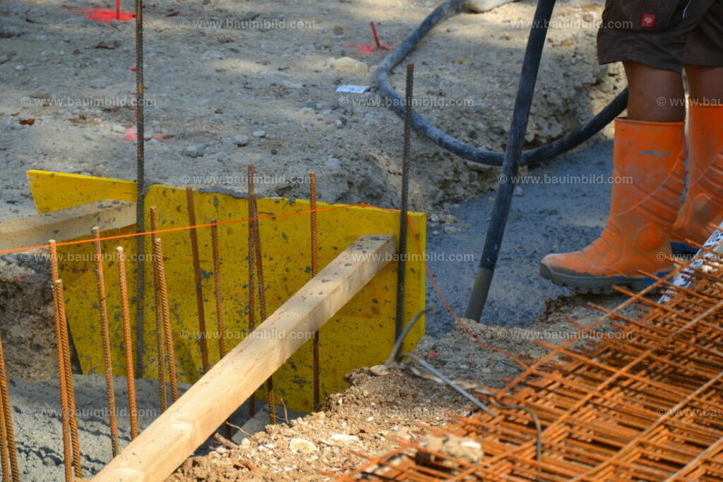 bib-lg04-betonarbeiten-0019 | Nach LV-Leistungsgruppen sortierte Detailfotos über den Bau eines Hauses. Alle Hausbau-Bilder direkt vom Urheber und Autor der Website Haus-Selber-Bauen.com