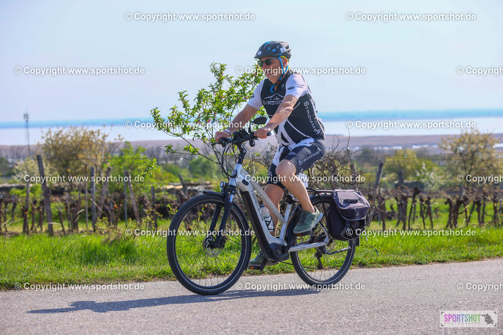TRA_1135 | Neusiedlersee Radmarathon 2026@sportshot_your_pictrs #yourpictures#roadtowm2029 #nrm #neusiedlerseeradmarathon #neusiedlersee #neusiedlerseetourismus #burgenland #mörbisch #nrm26 #burgenlandtourismus #voglundco #poweredbyburgenlandtourismus #radsport #rad #marathon #ucigranfondo #visitburgenland #ucigranfondoworldseries