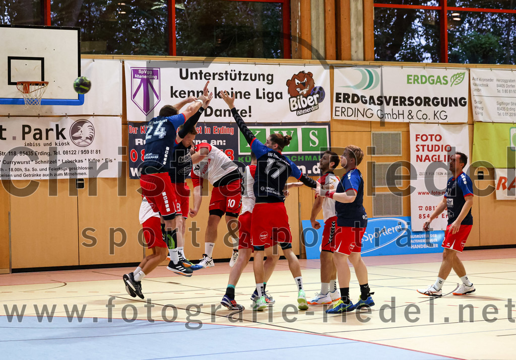 2022-09-24_058_SpVgg_Altenerding_gegen_HSG_Freising-Neufahrn | Erding, Deutschland, 24.09.2022:
Handball, Bezirksoberliga Männer 2022 / 2023, 2. Spieltag, SpVgg Altenerding gegen HSG Freising-Neufahrn, Endergebnis: 18:26

Marius Kerber (HSG Freising-Neufahrn, #14), Christian Loris (SpVgg Altenerding, #10), Christian Heldner (HSG Freising-Neufahrn, #17), Simon Dybilasz (SpVgg Altenerding, #7)

Foto: Christian Riedel / fotografie-riedel.net