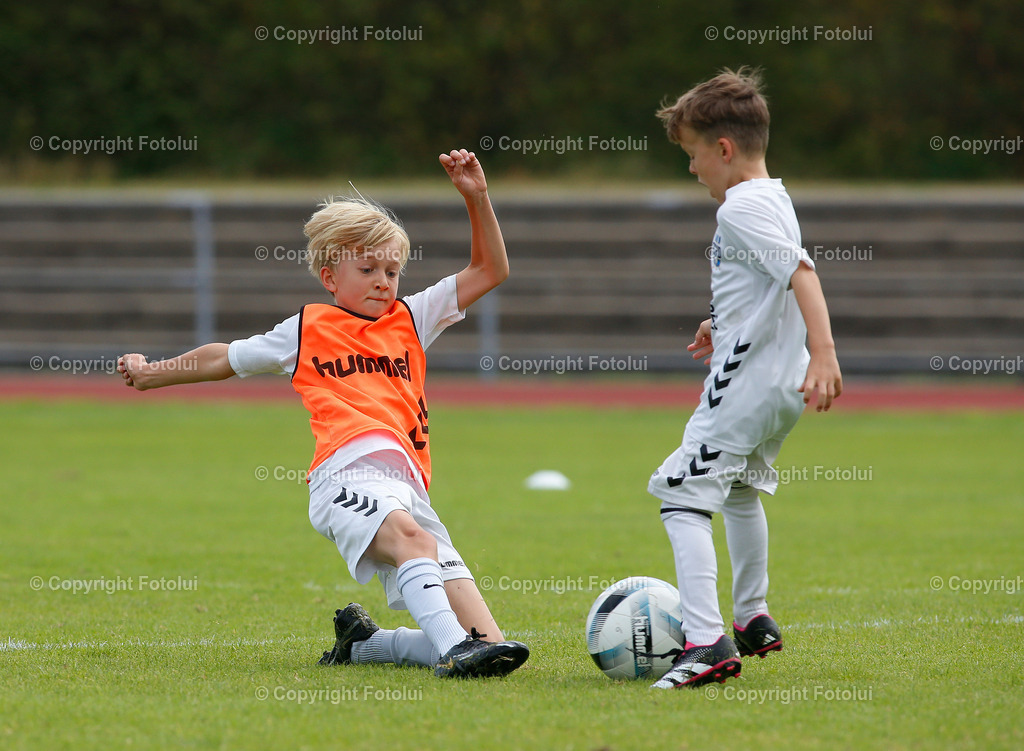 FUSBALLCAMPHERWIGDRECHSEL_18 | bilder, linz, photo, foto, fussball, sport, fotolui, bundesliga