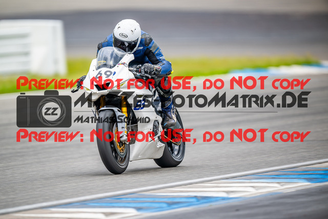 MaZZes_FotoMatrix_240702_6007705_8225 | WEISS