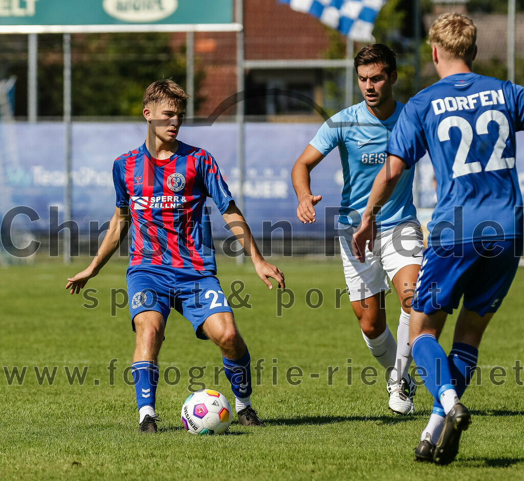 2023-09-16_079_FC_Langengeisling_gegen_TSV_Dorfen | Erding, Deutschland, 16.09.2023:
Fußball, Bezirksliga Oberbayern Ost 2023 / 2024, 9. Spieltag, FC Langengeisling gegen TSV Dorfen, Endergebnis: 3:1

Bastian Rachl (TSV Dorfen, #27), Kilian Stenzel (FC Langengeisling, #32), Florian Sporrer (TSV Dorfen, #22)

Foto: Christian Riedel / fotografie-riedel.net