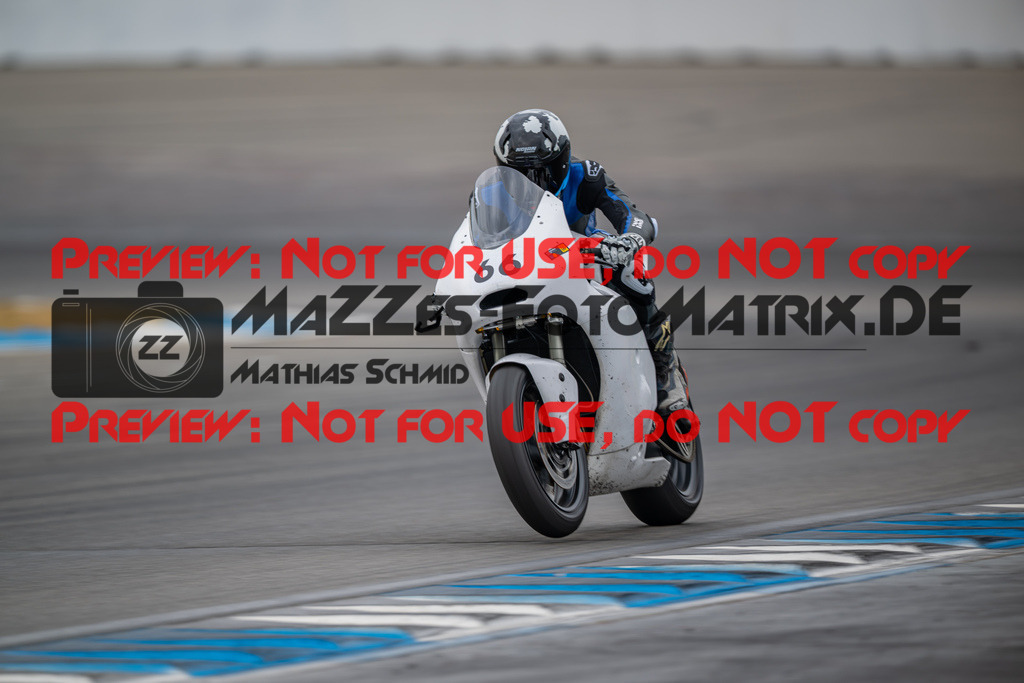 MaZZes-Fotomatrix-20260809-576211 | R1