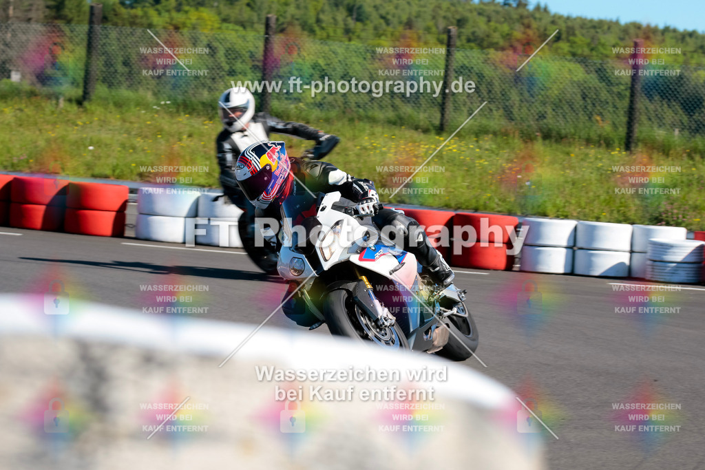 Moto-TeamOBK-21451 | Hier findet Ihr Bilder von Touristenfahrten auf der Nürburgring Nordschleife oder von anderen Veranstaltungen die ich besucht habe. Viel Spass beim Durch Schauen 