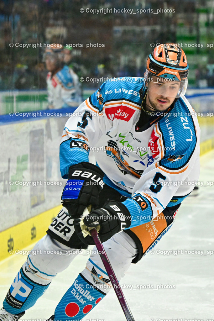 EC IDM Wärmepumpen VSV vs. STEINBACH BLACK WINGS LINZ  | #5 Wolf Raphael BLACK WINGS LINZ, EC IDM Wärmepumpen VSV vs. STEINBACH BLACK WINGS LINZ , EC IDM Wärmepumpen VSV vs. STEINBACH BLACK WINGS LINZ  am 28.01.2025 in Villach (Stadthalle Villach), Austria, (Photo by Bernd Stefan)
