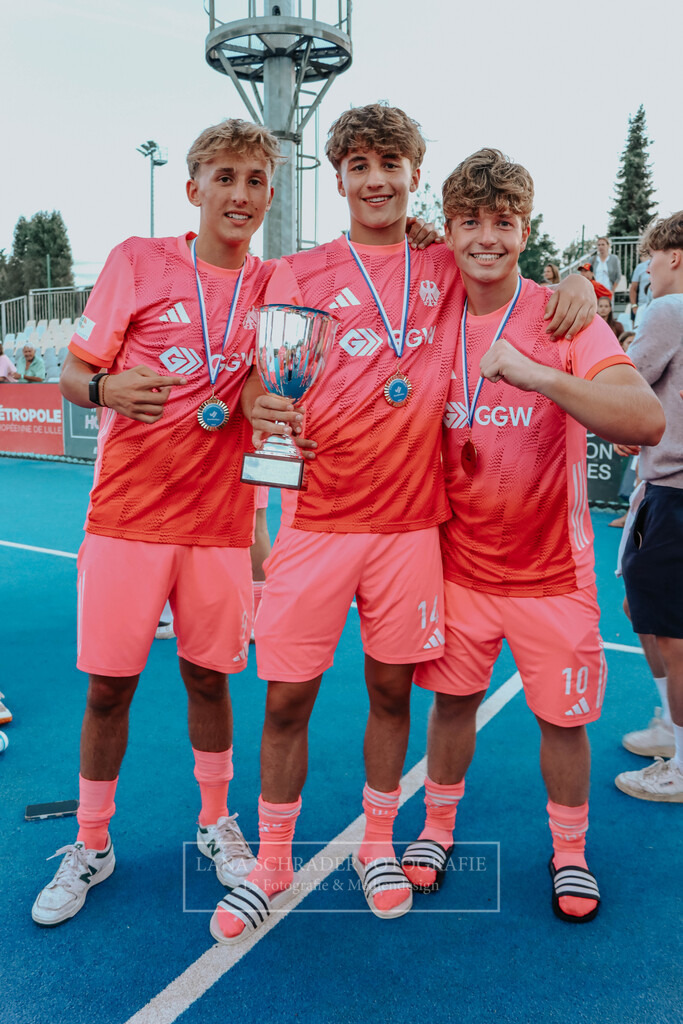 EM_MU18_F_GER-BEL_Lille_bearbeitet_Pokalbilder (43 von 137) | lanaschraderfotografie - Realisiert mit Pictrs.com