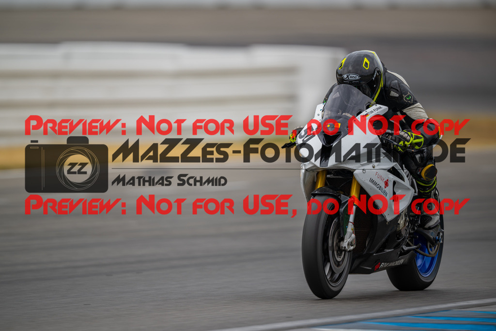MaZZes-Fotomatrix-20260809-576917 | R1