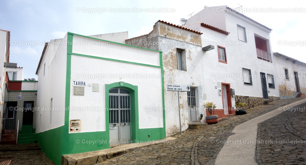 Gasse durch Cachopo_ Algarve | Durchstreifen & Erleben - Realisiert mit Pictrs.com