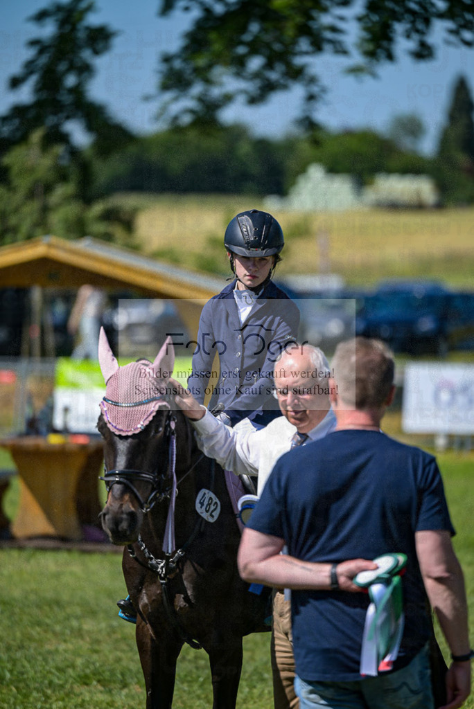 Reitturnier Voxtrup | Entdecke hochwertige Reitturnierfotos von Foto Oger. Professionell, emotional und authentisch – jetzt Lieblingsmomente im Shop bestellen.Deutschlandweite Turnierfotografie. - Realisiert mit Pictrs.com