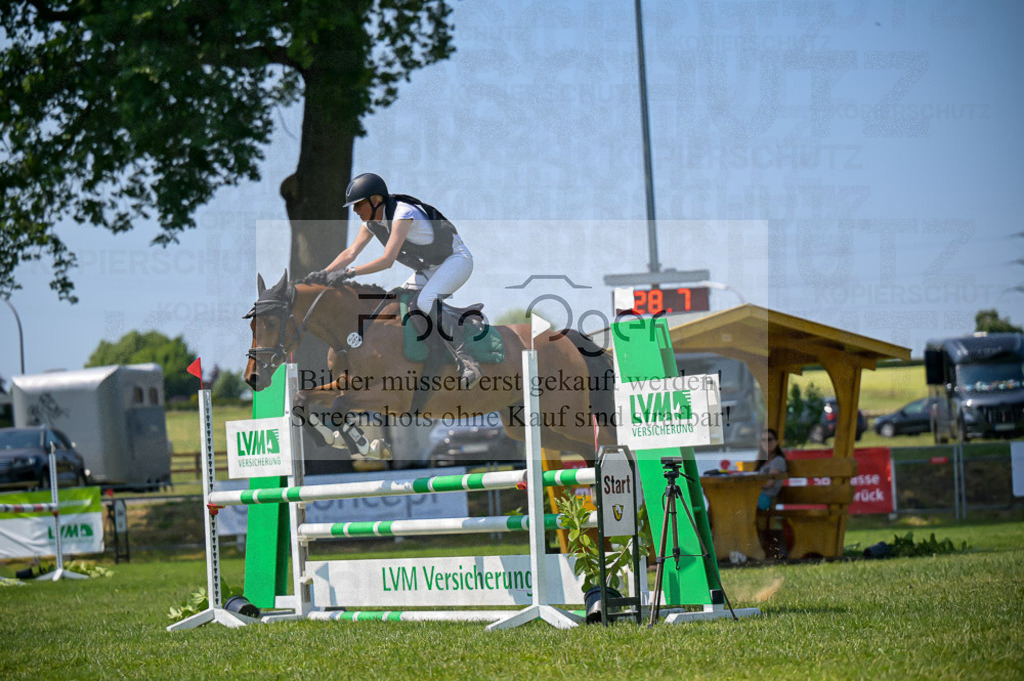 Reitturnier Voxtrup | Entdecke hochwertige Reitturnierfotos von Foto Oger. Professionell, emotional und authentisch – jetzt Lieblingsmomente im Shop bestellen.Deutschlandweite Turnierfotografie. - Realisiert mit Pictrs.com