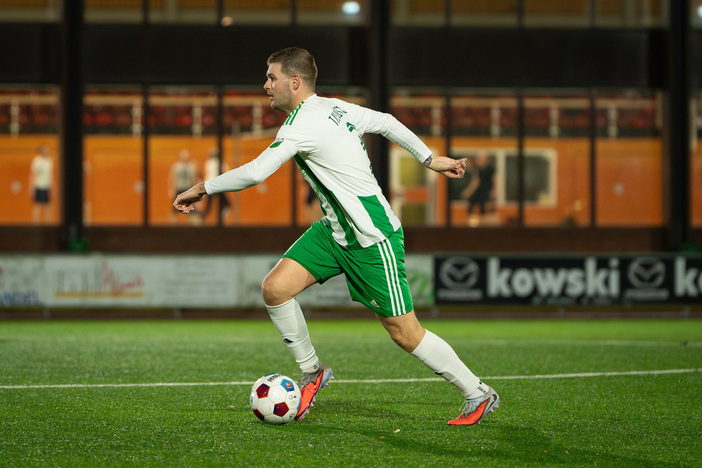 Fußball I Herren I Saison 2025-2026 I Freundschaftsspiel I TSV Grossenkneten - TuS Lutten I 0982 | Jan Holzenkamp (3, TuS Lutten) - Realisiert mit Pictrs.com