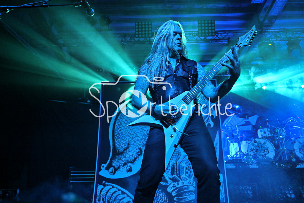 Evil Obsession | Sdom Gitarrist Frank "Blackfire" GOSDZIK beim Konzert in Regensburg an seiner Gitarre / Evil Obsession Part II, Eventhall Airport am 29.12.2024