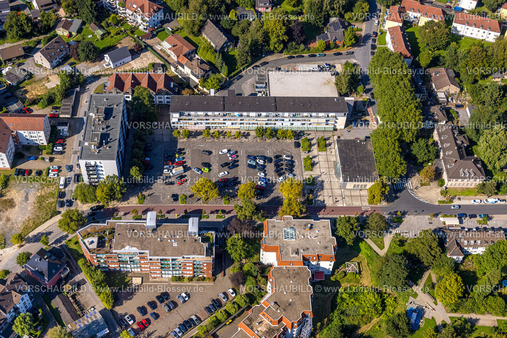 Hattingen240809855 | Luftbild, Einkaufszentrum mit Rewe Supermarkt an der Thingstraße, Marktplatz Welper mit Parkplatz und umgeben von Wohnhäusers, Welper, Hattingen, Ruhrgebiet, Nordrhein-Westfalen, Deutschland