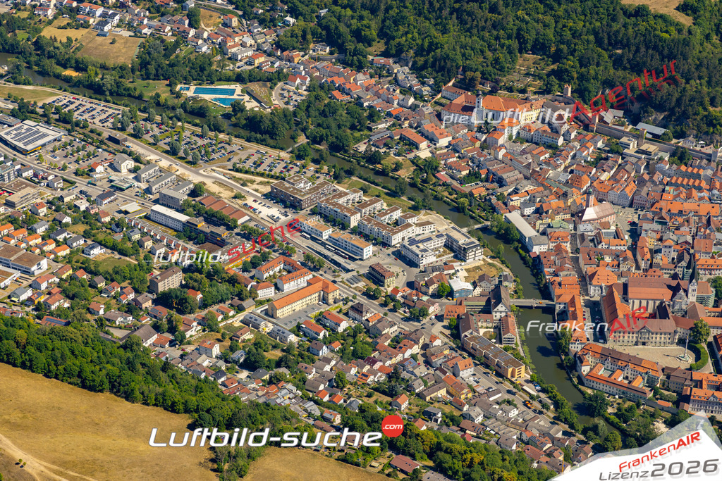 Die Luftaufnahme Altstadt - Eichstätt wurde 2022 vom Flugzeug aus (keine Drohne) erstellt. Hohe Auflösung -für große Poster und Wandbilder geeignet - Garantiert!