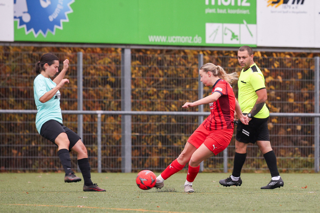 FCHWAS_251102_2564 | 1.FC Heidenheim 1846 II vs. SGM DJK-SV Wasseralfingen/Neuler, Fußball, Frauen, Bezirksliga, 2025/2026, 8. Spieltag, 02.11.2025 in Mergelstetten (Foto: Michael Bulling) - Realisiert mit Pictrs.com