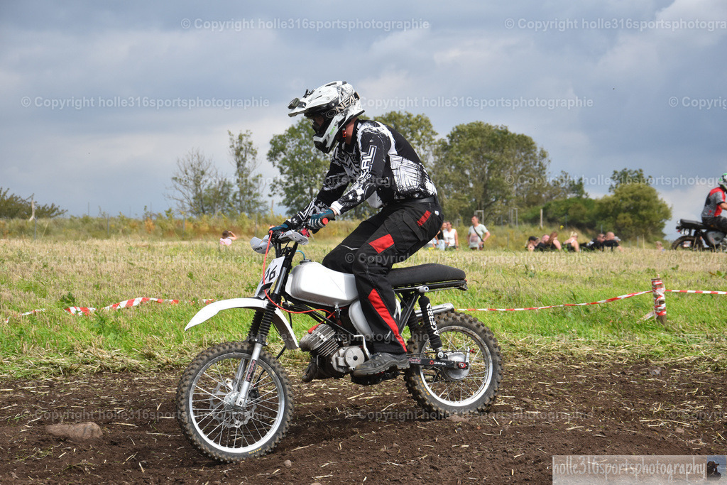 DSC_0058_01 | Sportfotografie , Motorsport, Motoross, Reitsport, Mointainbike, Enduro,
Landschaft , Outdoor, Eventfotografie, Landschaft, Bilder online bestellen - Realisiert mit Pictrs.com