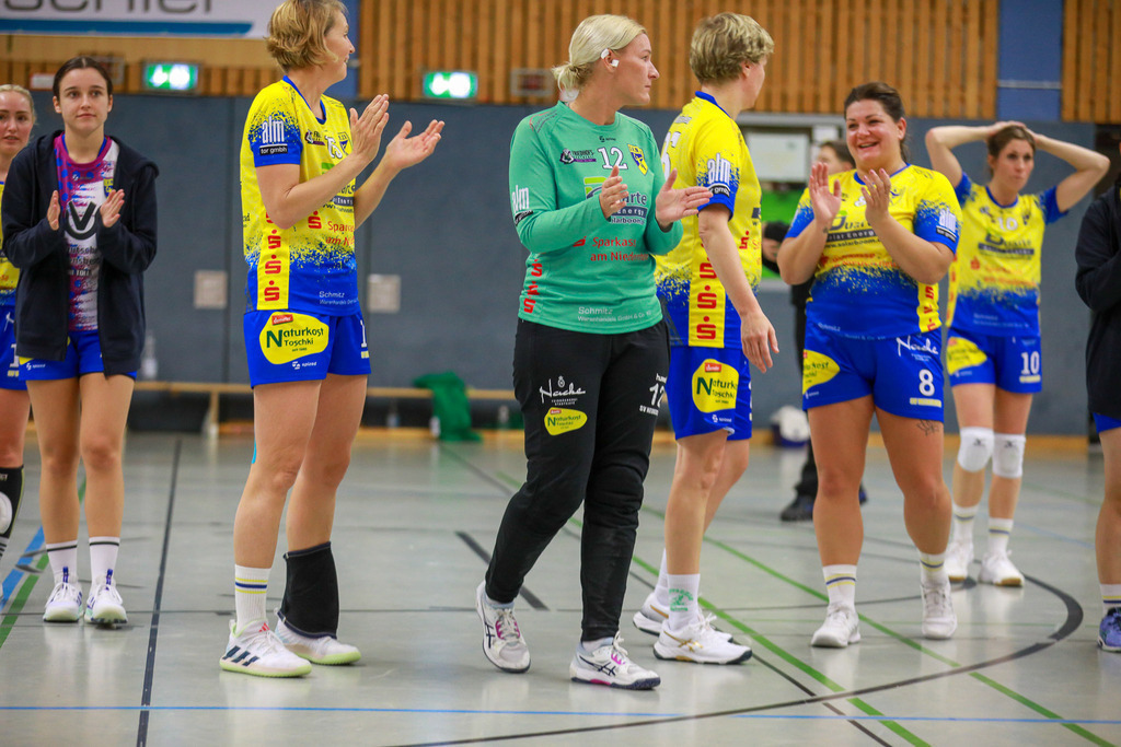 SVN_TvVoerde_021124_149 | Bildergalerie von Sport-Ereignissen aber auch von weiteren spannenden Dingen - nicht nur vom Niederrhein. In Anlehnung an den bekannten Spruch von Hanns Dieter Hüsch heißt das Motto: "Niederrhein ist überall".  - Realisiert mit Pictrs.com