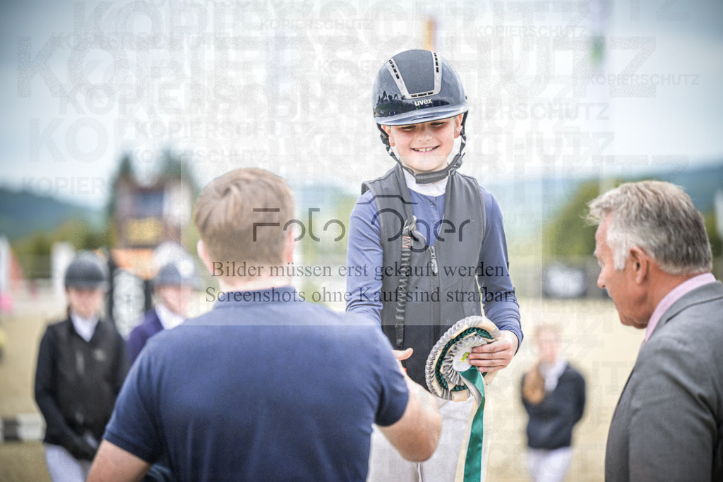 DOS_0015 | Entdecke hochwertige Reitturnierfotos von Foto Oger. Professionell, emotional und authentisch – jetzt Lieblingsmomente im Shop bestellen.Deutschlandweite Turnierfotografie. - Realisiert mit Pictrs.com