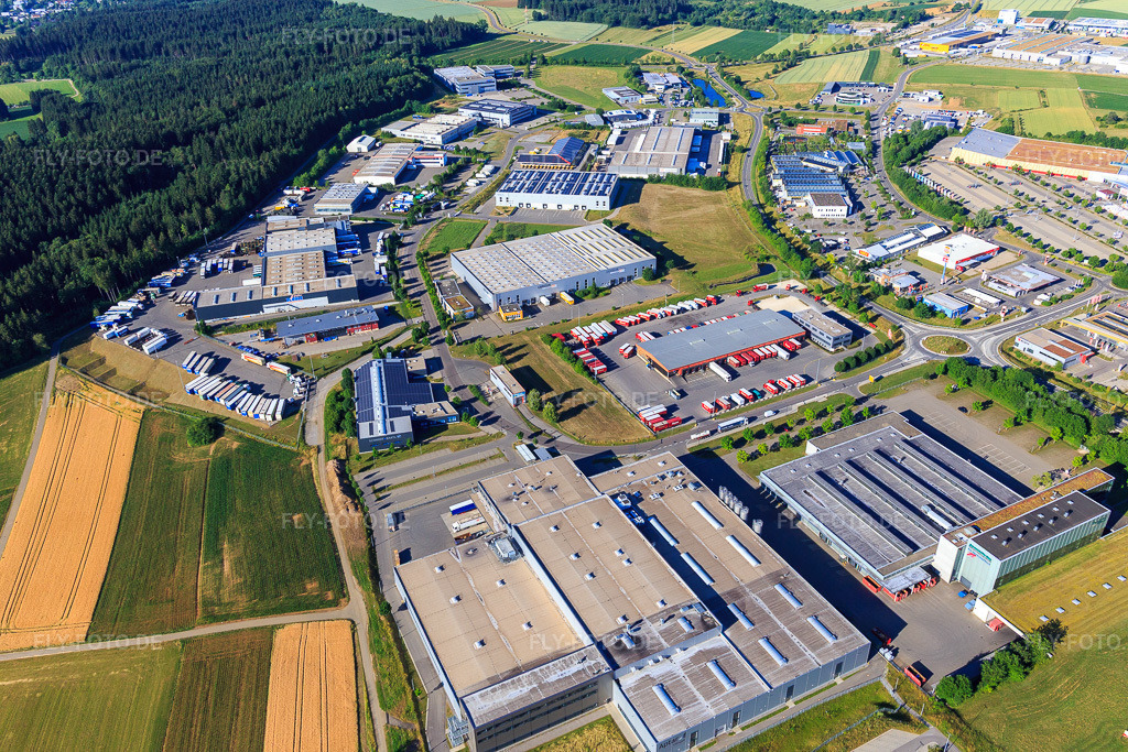 Industriegebiet Auf Herdenen mit Technisches Hilfswerk (THW), Regionalstelle Villingen-Schwenningen, Jopp Electronics GmbH, GRÄSSLIN SÜD GmbH und Kunststoff-Institut Südwest, Emons Spedition GmbH & Co. KG, Druckzentrum Südwest, Presseservice- und  | Luftbild: Industriegebiet Auf Herdenen mit Technisches Hilfswerk (THW), Regionalstelle Villingen-Schwenningen, Jopp Electronics GmbH, GRÄSSLIN SÜD GmbH und Kunststoff-Institut Südwest, Emons Spedition GmbH & Co. KG, Druckzentrum Südwest, Presseservice- und Vertriebs GmbH http://www.dzsw.de/ https://www.emons.de/kontakt-co/vs-villingen.html  http://www.graesslin-kunststoffe.de/ https://www.kunststoff-institut-suedwest.de/ http://www.jopp.com/ im Ortsteil Weilersbach in Villingen-Schwenningen im Bundesland Baden-Württemberg in Deutschland. Foto: IMG_149250.jpg vom 29.06.2025 durch ©2025 Werner Riehm fly-foto.de/copyright - Realisiert mit Pictrs.com